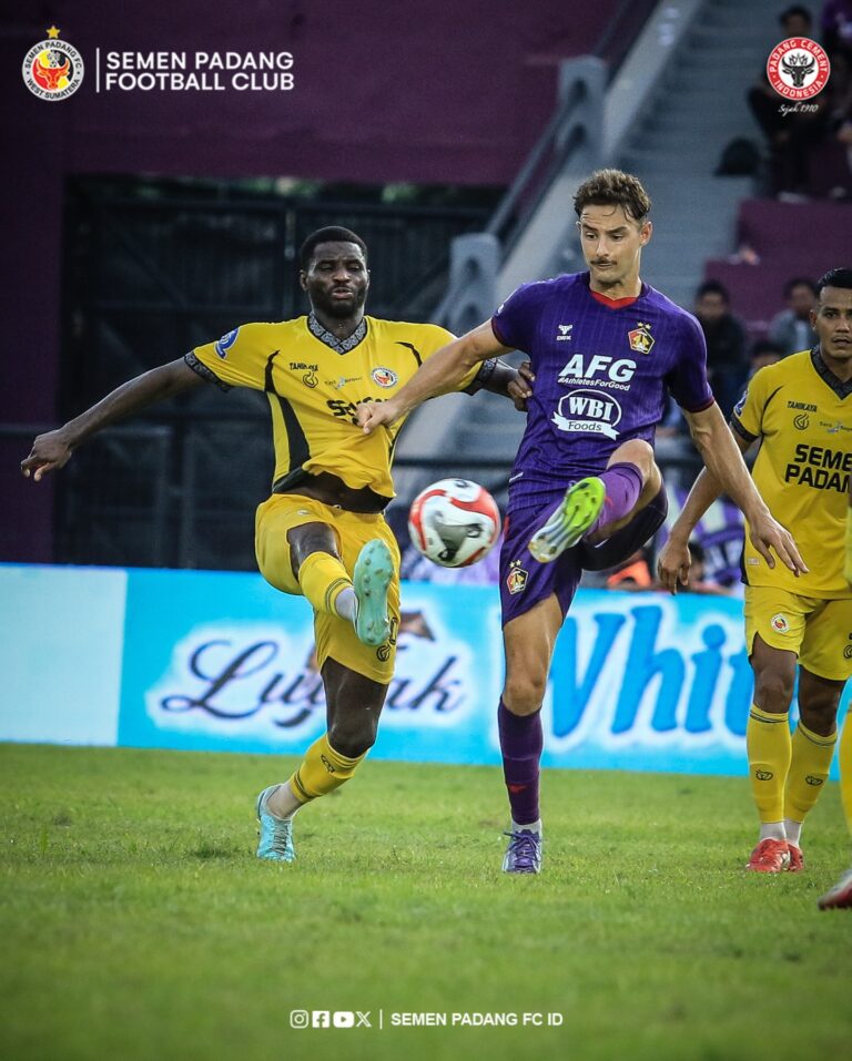 Persik vs Semen Padang