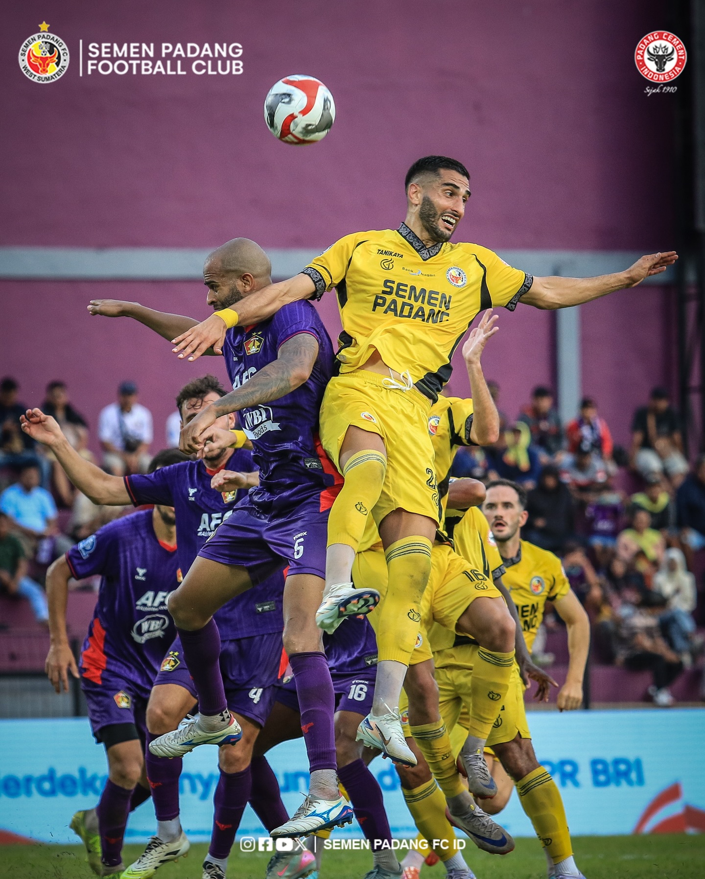 Tayangan Live Persik vs Semen Padang