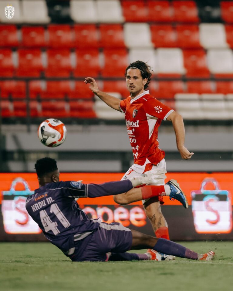 Bali United vs PSBS Biak