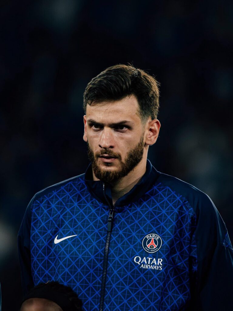 Khvicha di Paris Saint-Germain