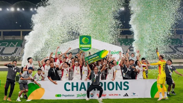Garudayaksa FC Angkat Trofi
