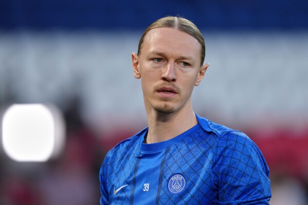 Matvey Safonov PSG