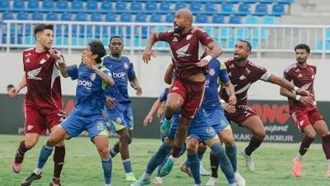 Arema FC Hancurkan PSM